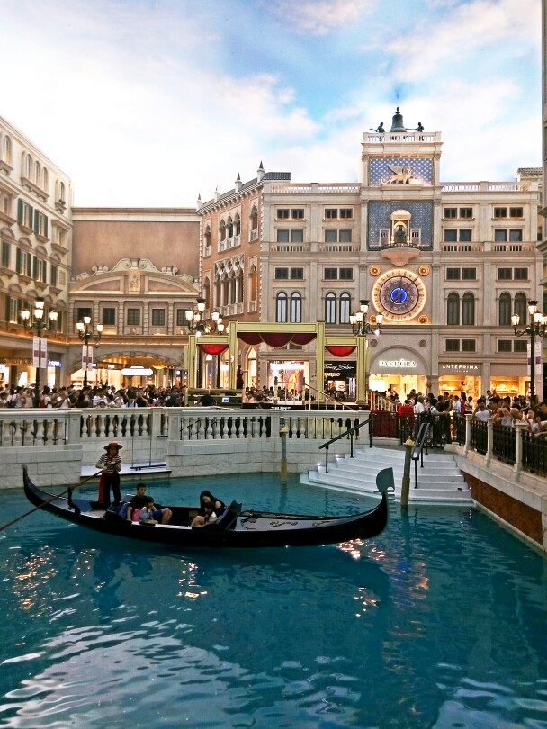 澳门风云，主持人风采展现